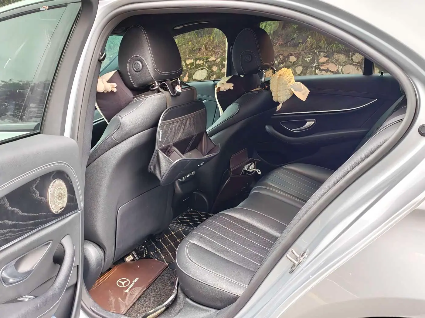 Mercedes-Benz E-Class 2023 — Photo 8/10