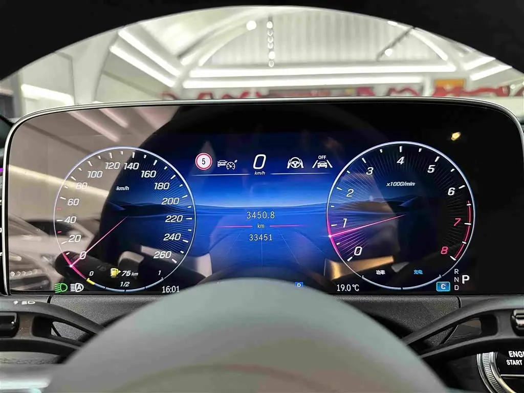 Mercedes-Benz E-Class 2025 — Фото 14/20