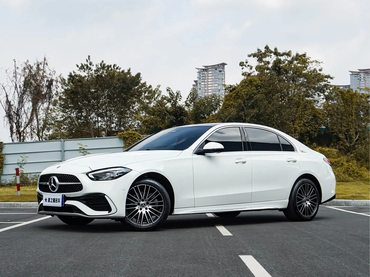 Mercedes-Benz C-Class 2025 — Photo 1/20