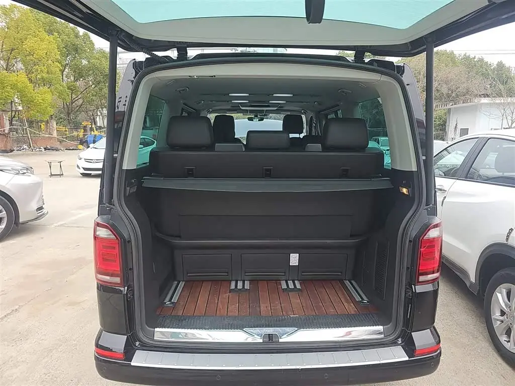 Volkswagen Multivan 2019 — Photo 15/20