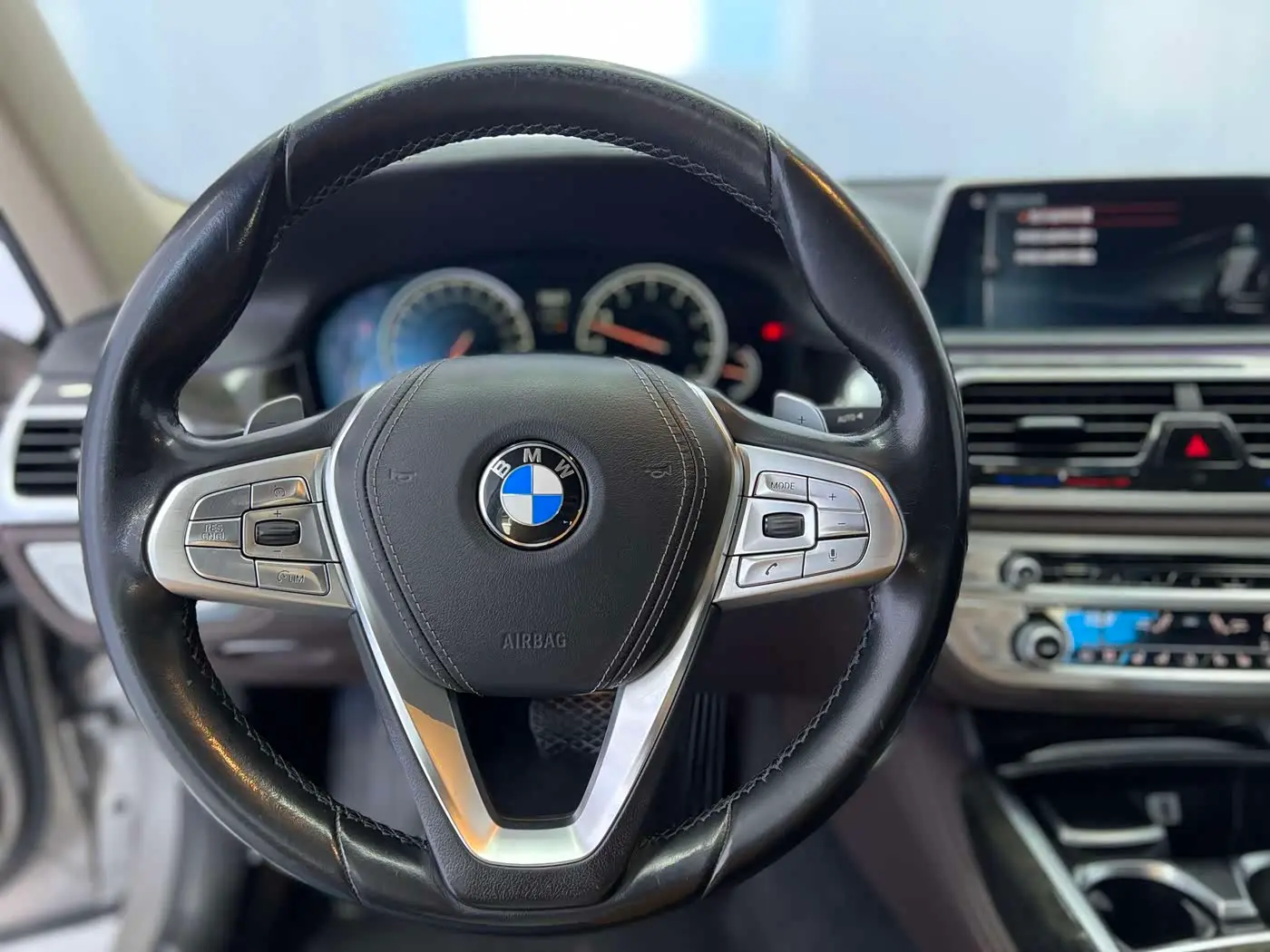 BMW 7 Series 2017 — Фото 12/18
