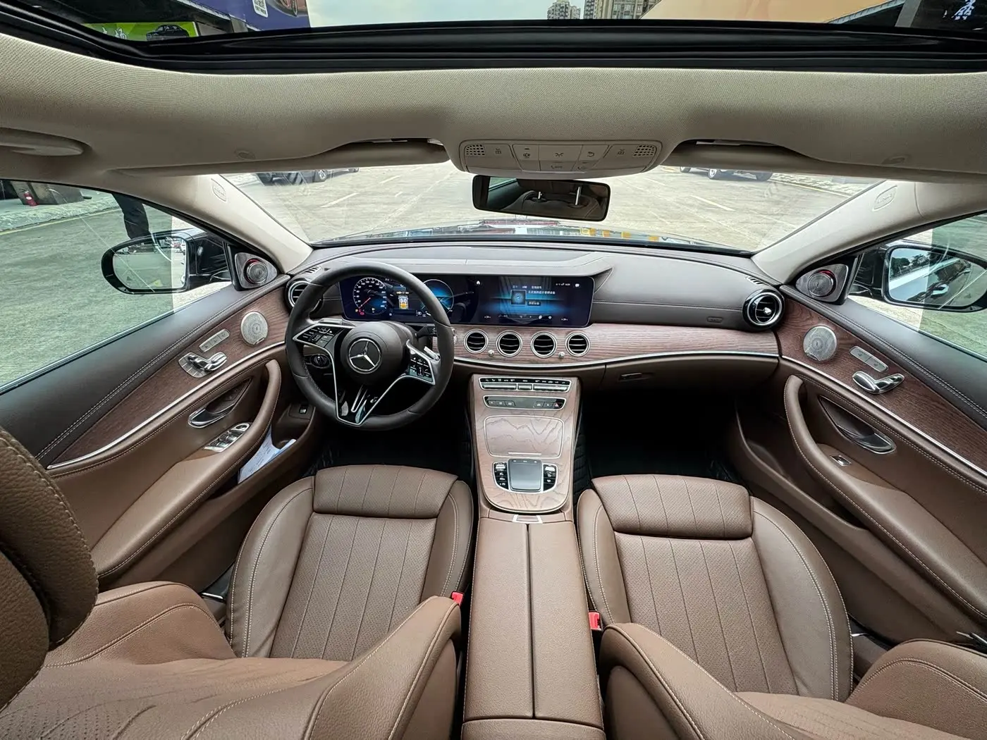 Mercedes-Benz E-Class 2022 — Photo 5/17