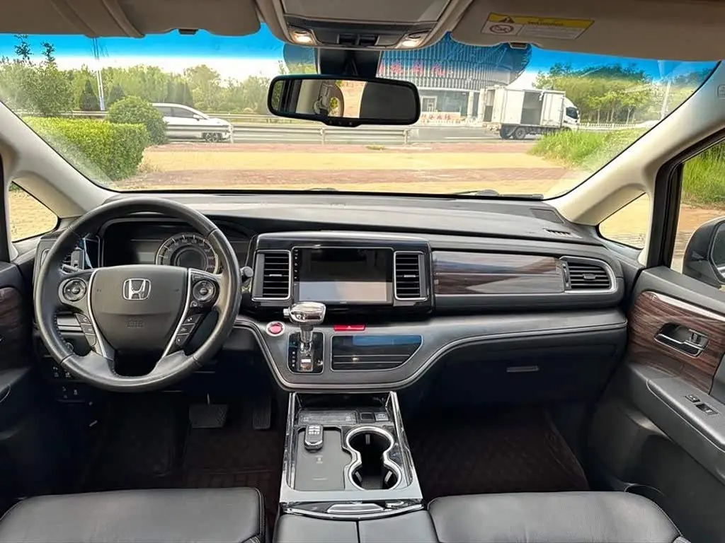 Honda Elysion 2019 — Photo 9/9