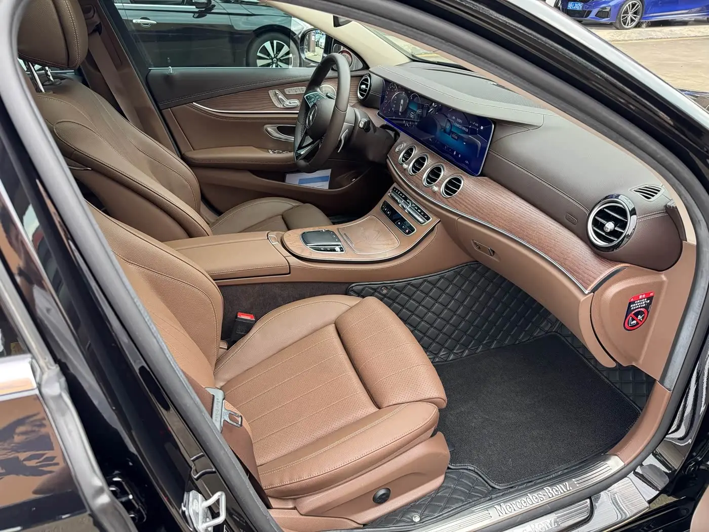 Mercedes-Benz E-Class 2022 — Photo 7/17
