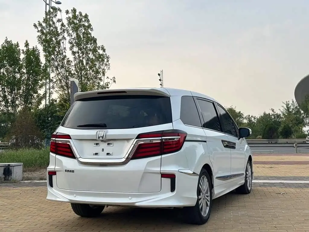 Honda Elysion 2019 — Photo 4/9