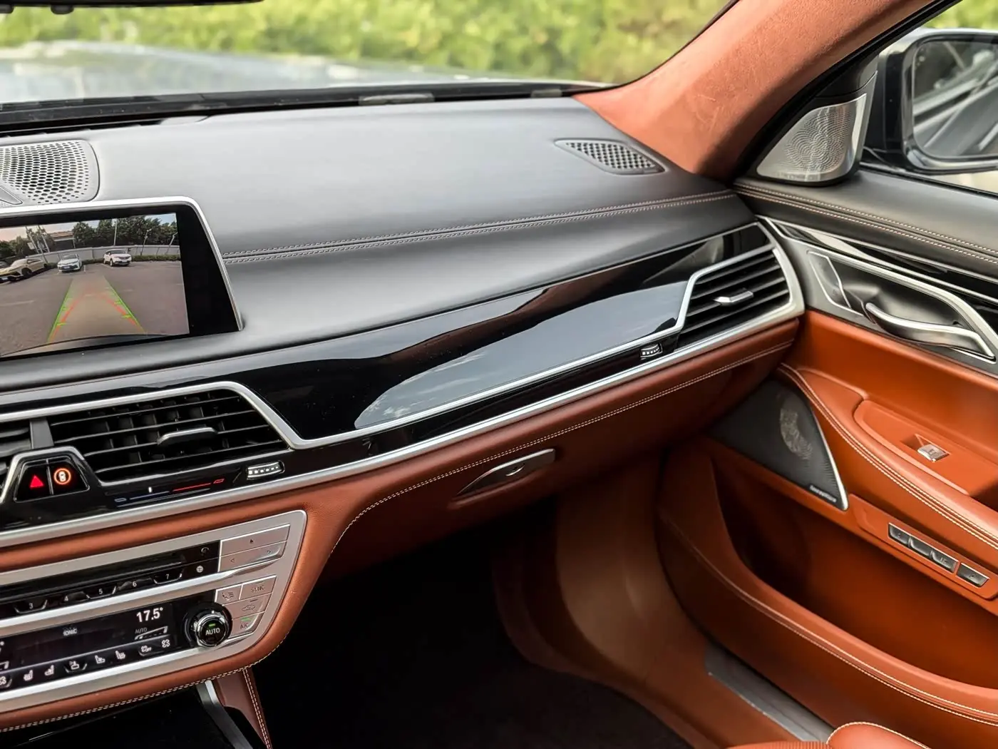 BMW 7 Series 2018 — Фото 12/19