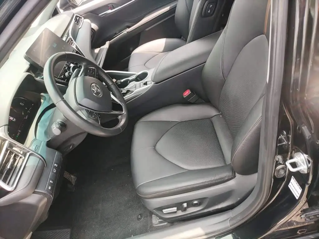 Toyota Camry 2021 — Photo 16/20