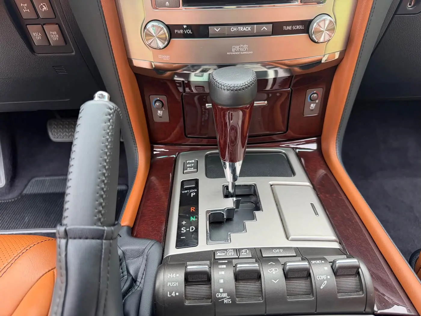 Lexus LX 2013 — Photo 19/20