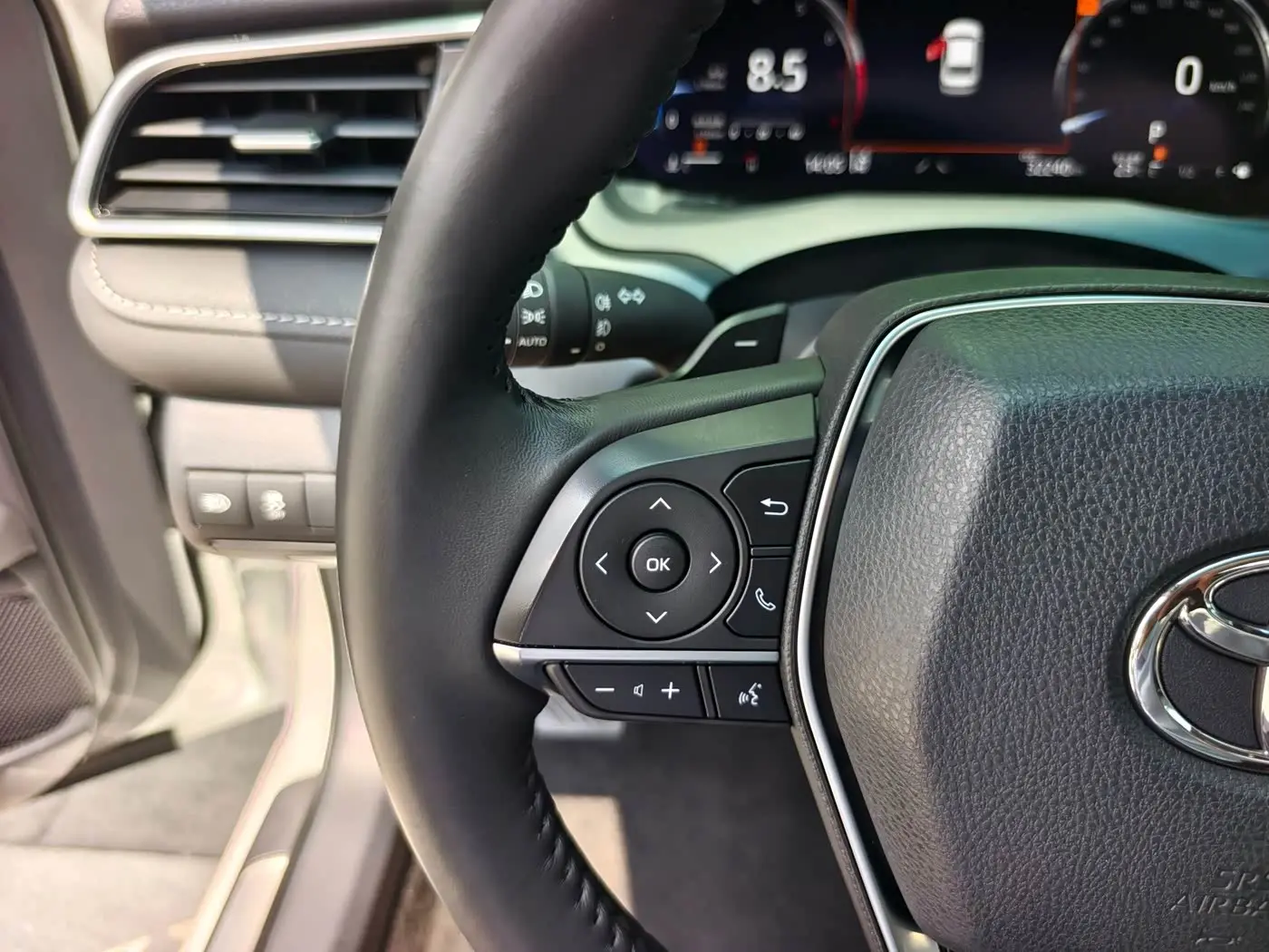 Toyota Camry 2023 — Фото 17/20