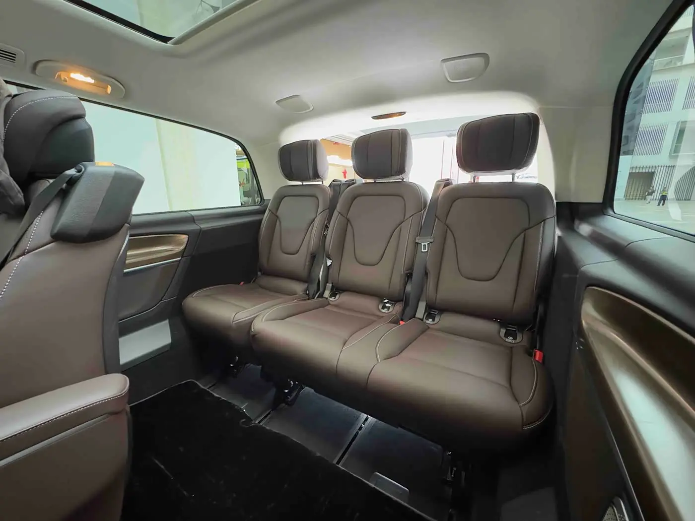 Mercedes-Benz V-Class 2024 — Photo 19/20
