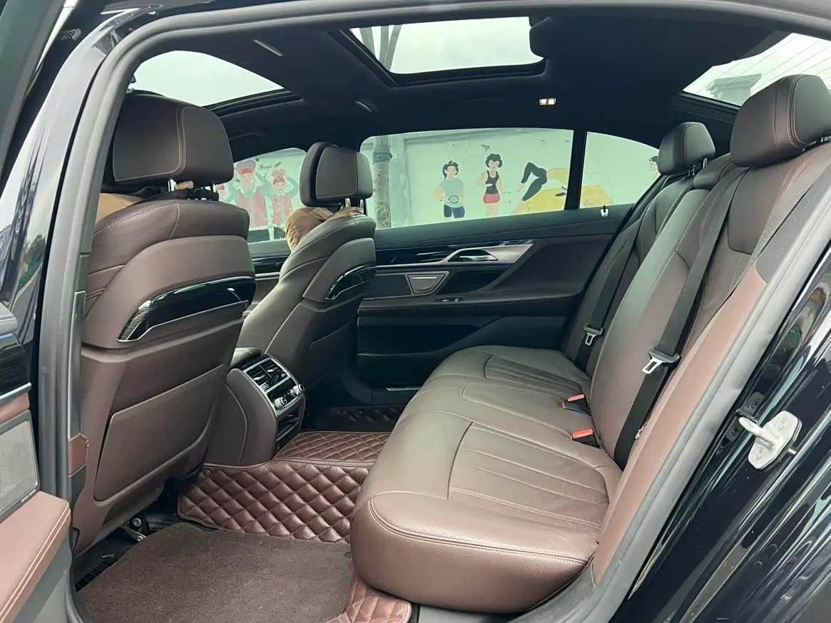 BMW 7 Series 2019 — Photo 9/19