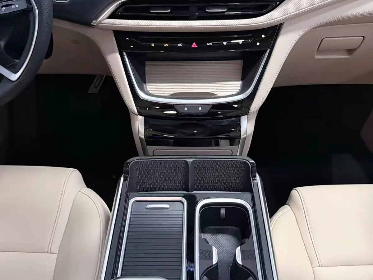 Buick GL8 New Energy 2025 — Фото 12/15