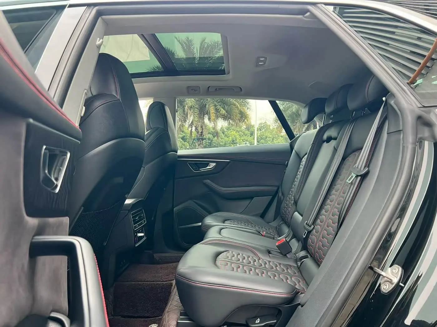 Audi Q8 2022 — Photo 4/9