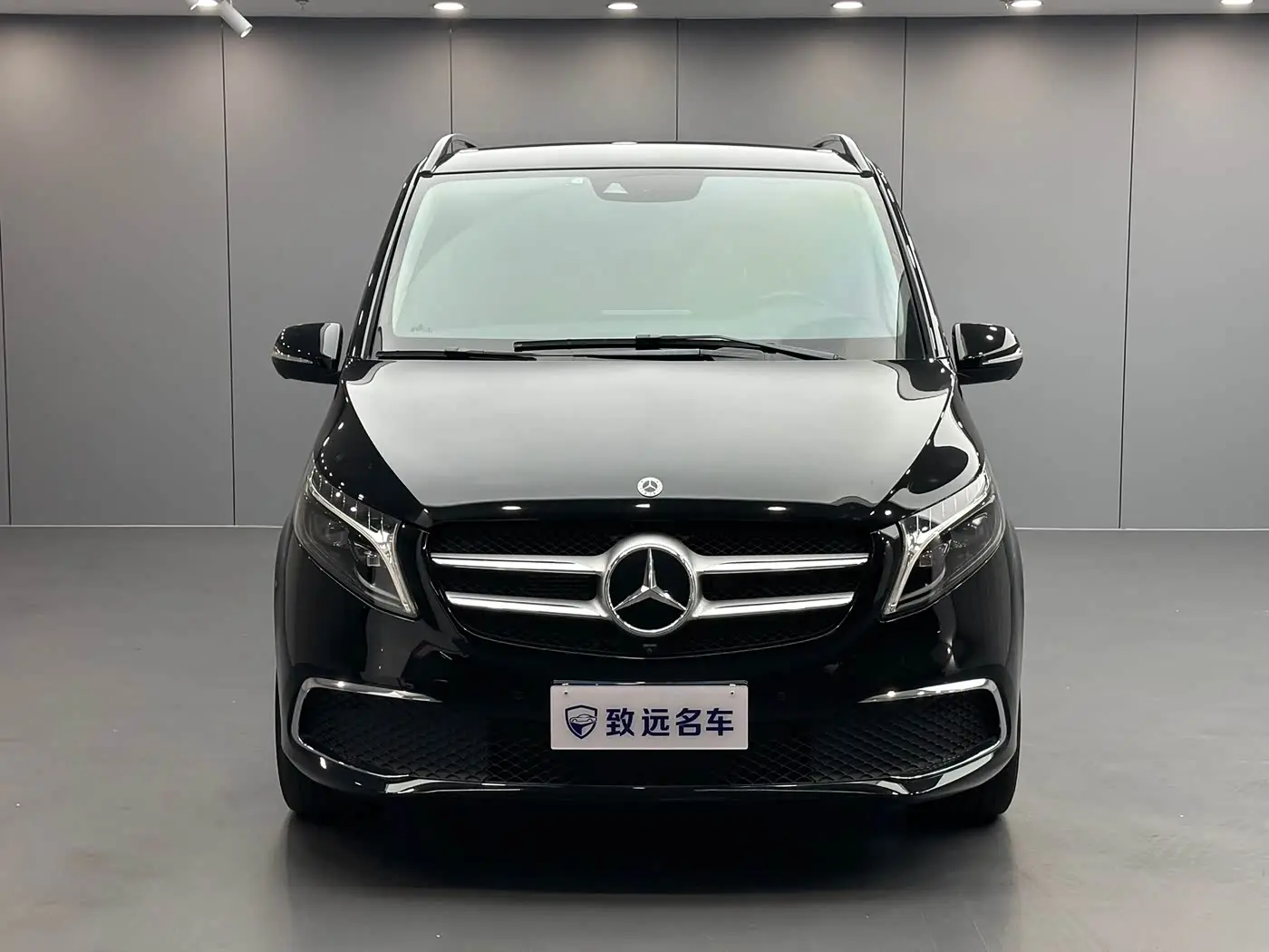 Mercedes-Benz V-Class 2024 — Photo 2/20
