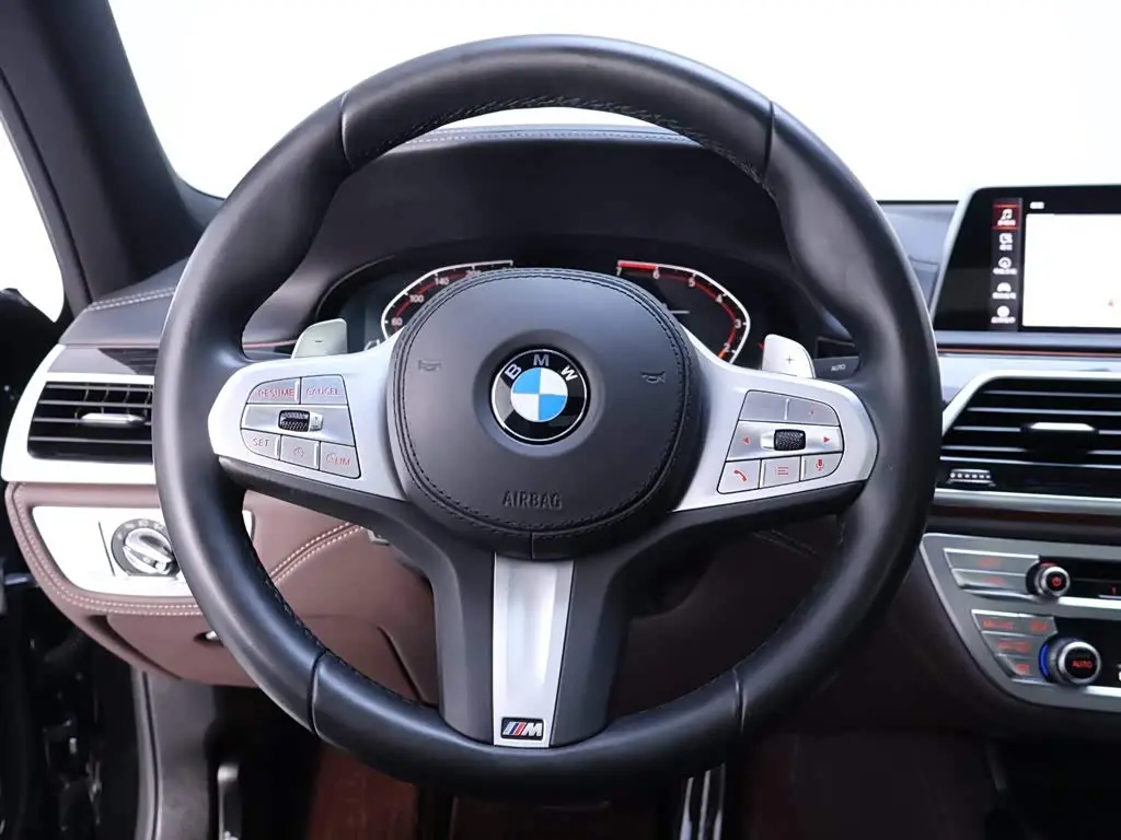 BMW 7 Series 2022 — Фото 16/20