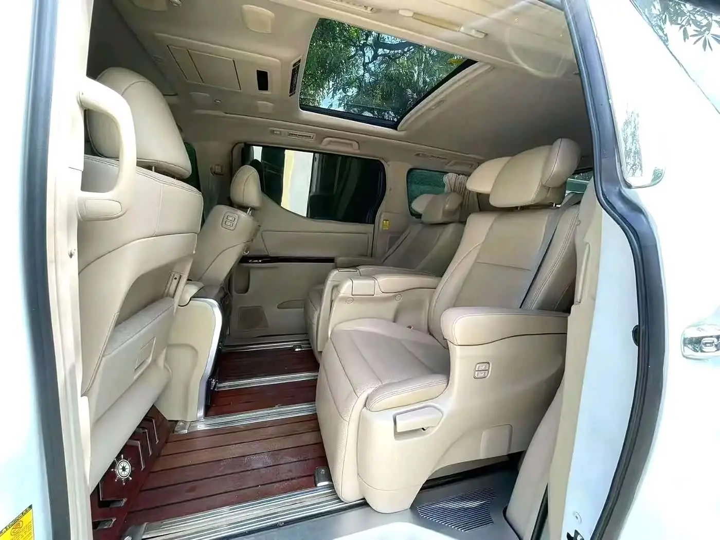 Toyota Alphard 2014 — Photo 6/10