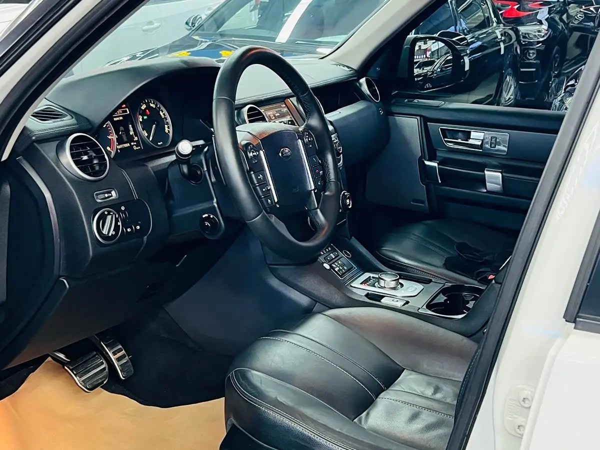 Land Rover Discovery 2016 — Photo 13/20