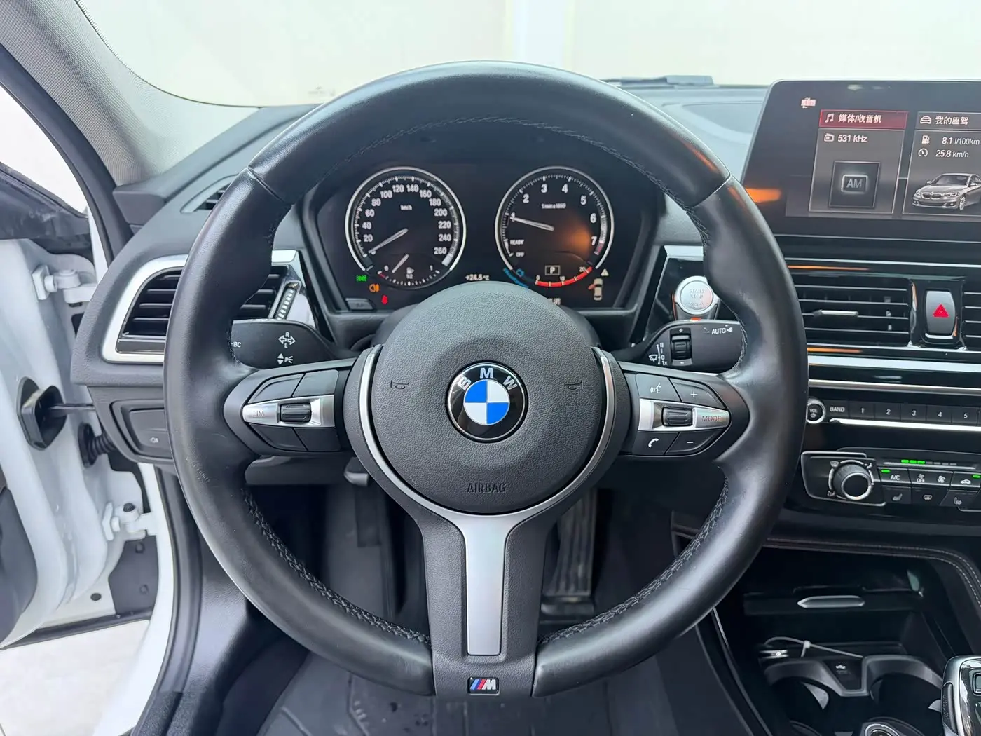 BMW 1 Series 2023 — Photo 11/20