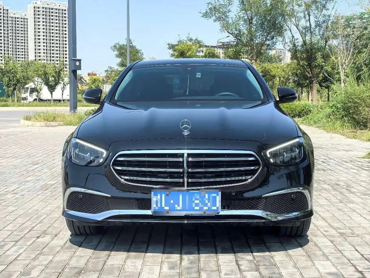Mercedes-Benz E-Class 2023 — Photo 2/10