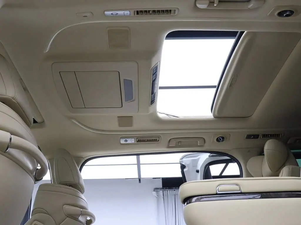 Toyota Alphard 2021 — Photo 8/20