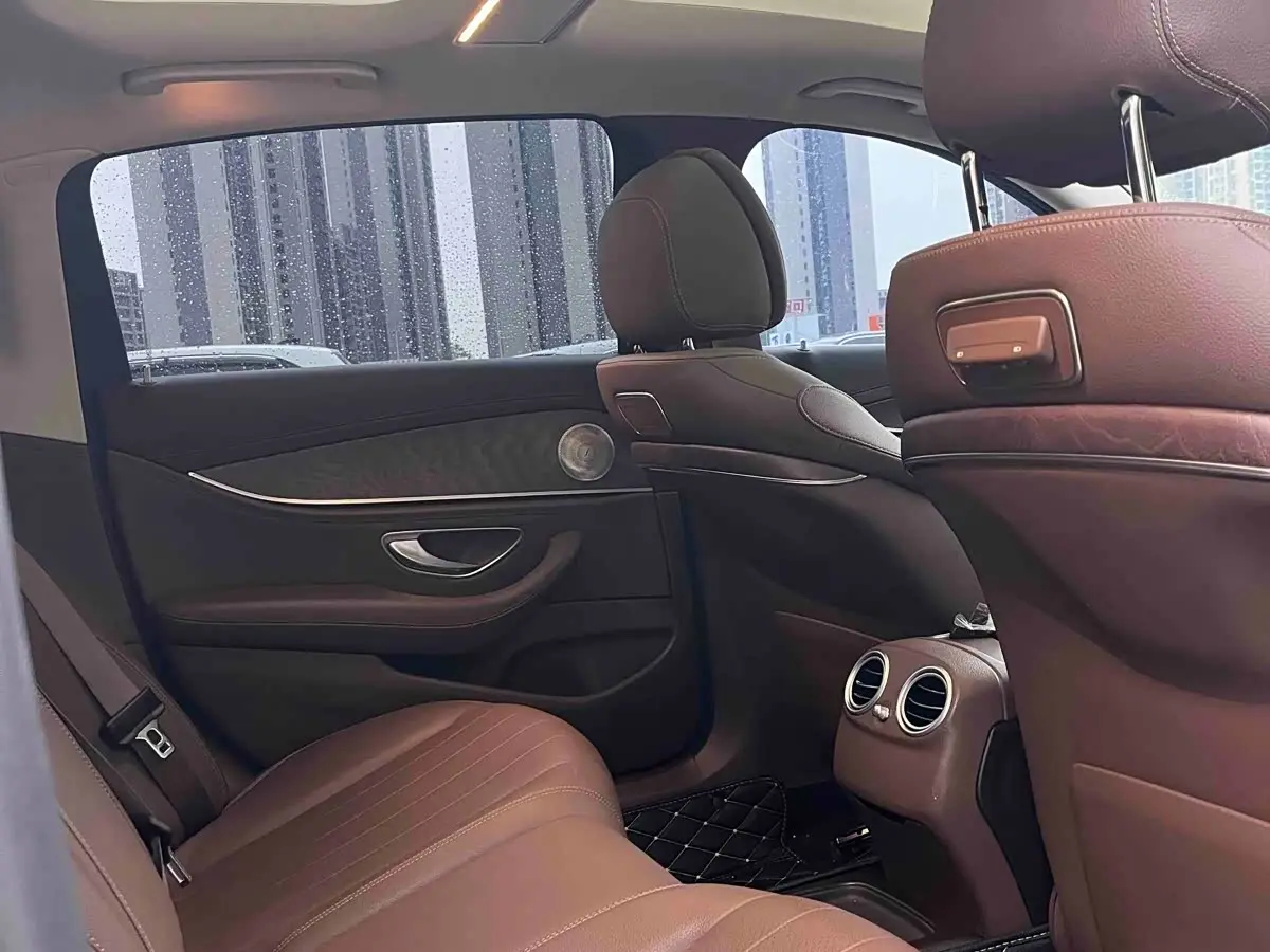 Mercedes-Benz E-Class 2020 — Фото 15/16