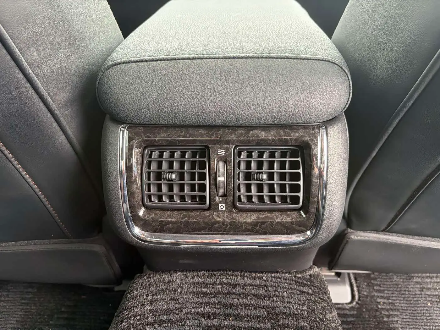 Toyota Crown 2018 — Şəkil 19/20