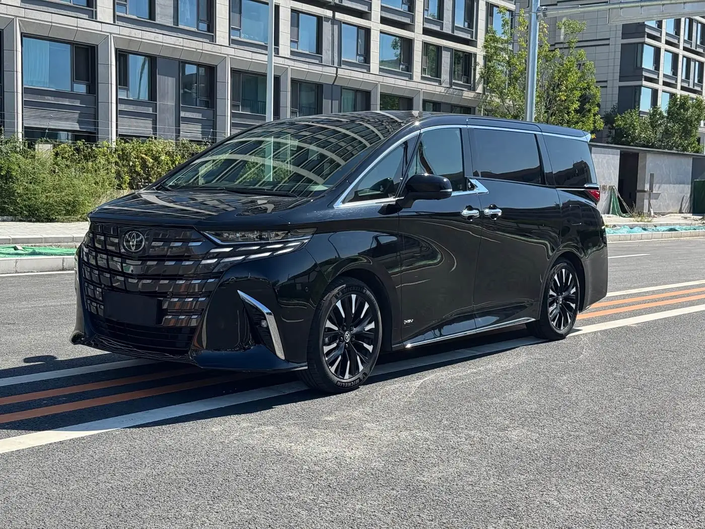 Toyota Alphard, 2023