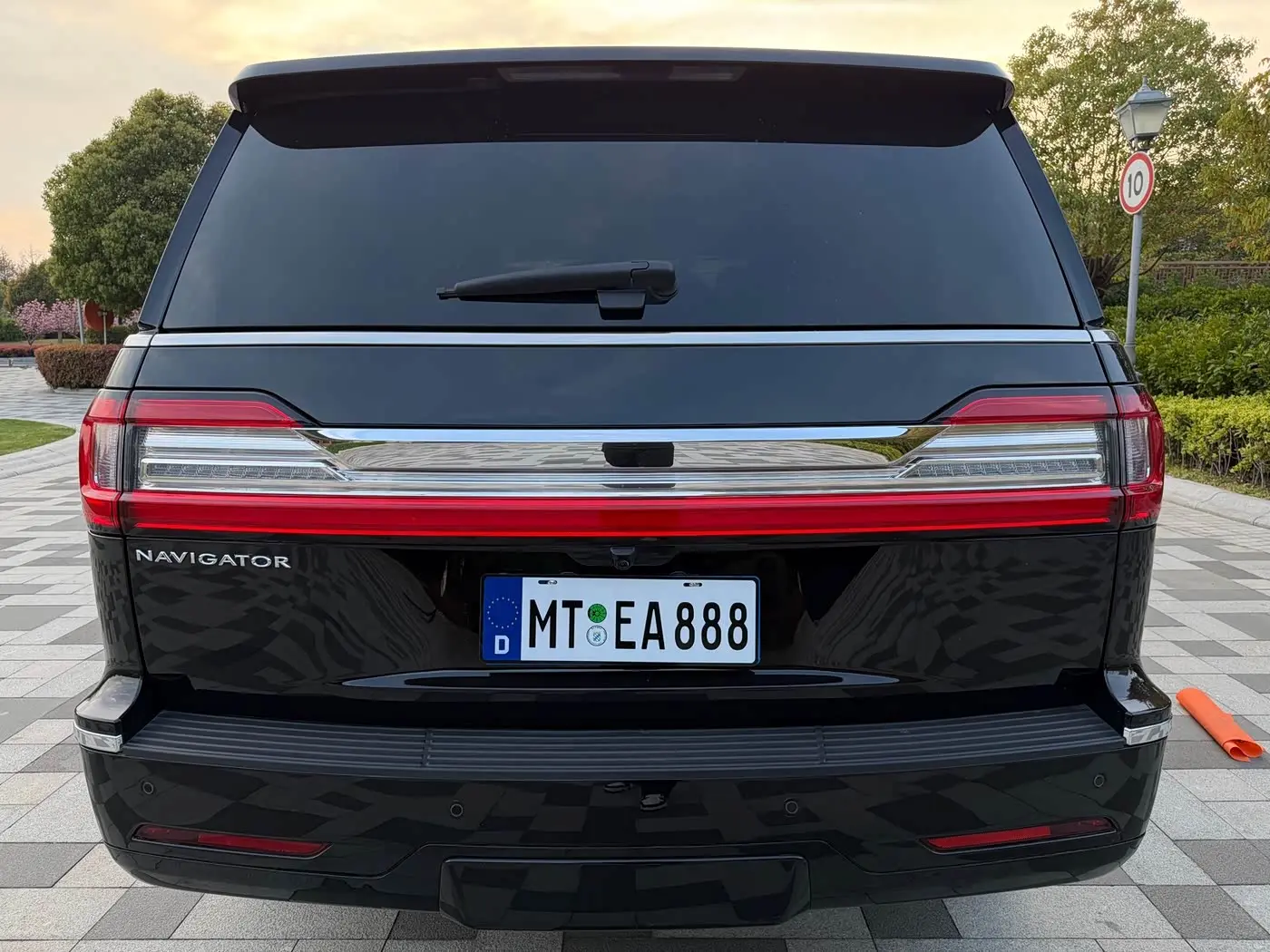 Lincoln Navigator 2018 — Photo 9/10