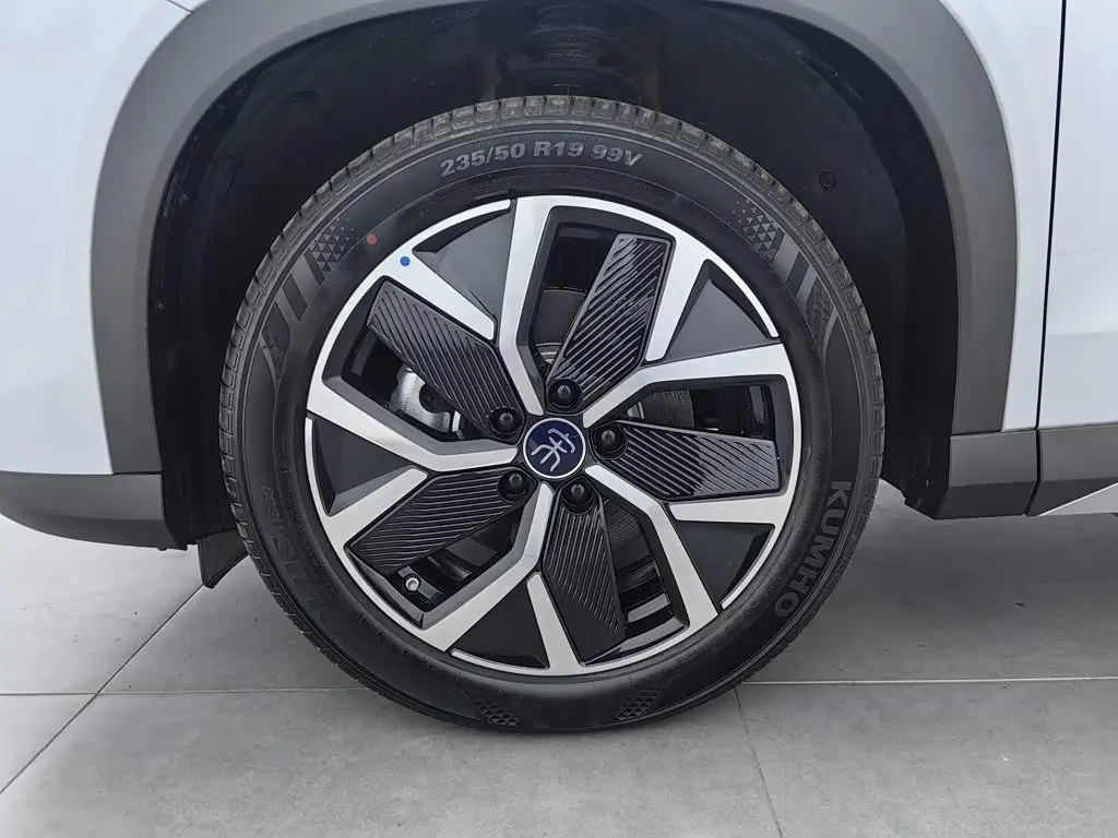 BYD Song L DM-i 2025 — Фото 17/20