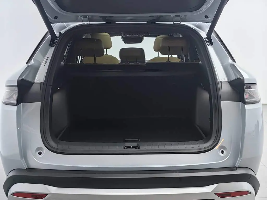BYD Song L DM-i 2025 — Фото 16/20