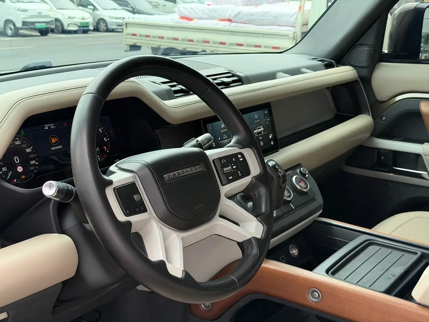 Land Rover Defender 2022 — Photo 7/14
