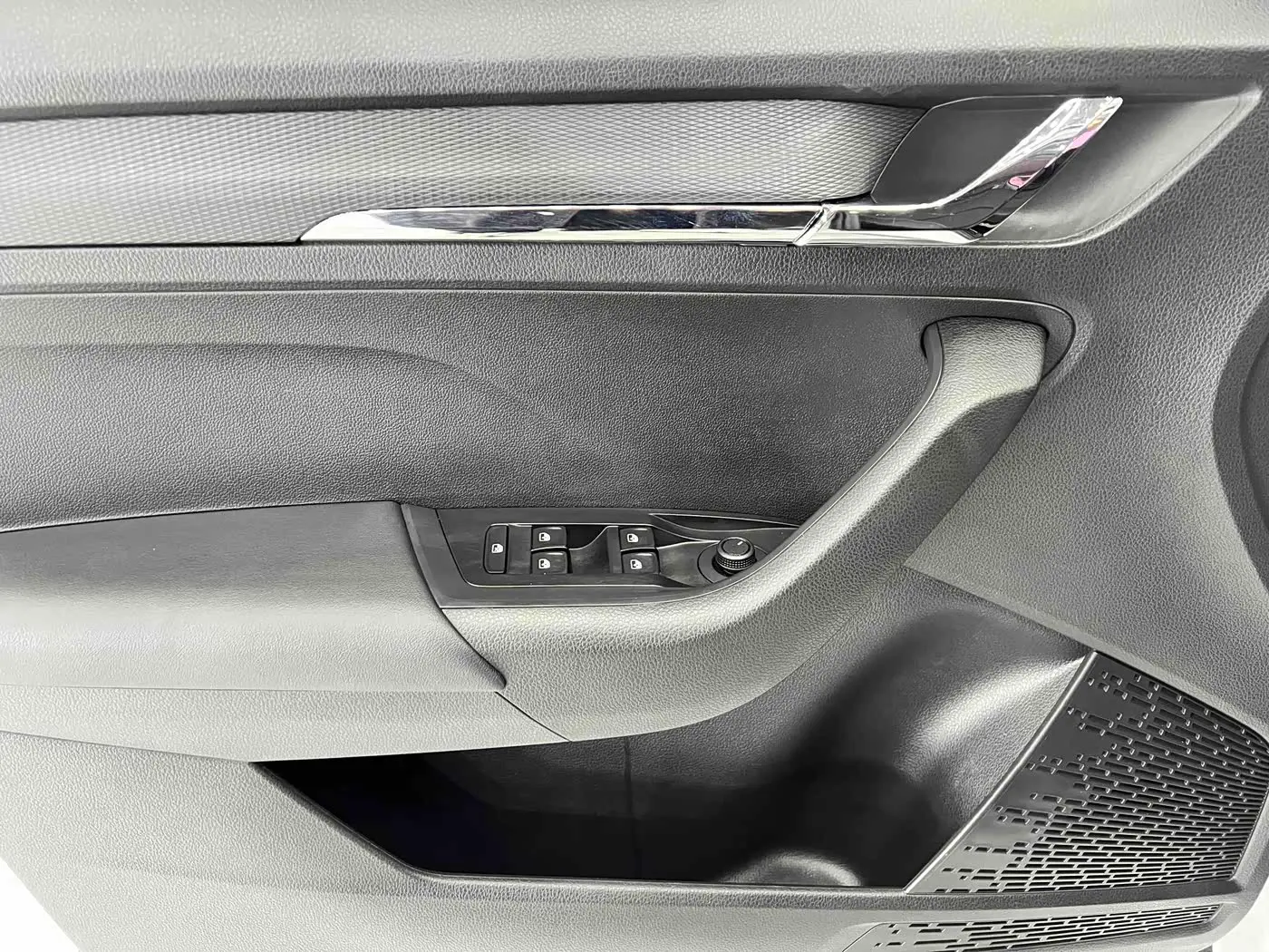 Škoda Kamiq 2023 — Photo 8/20