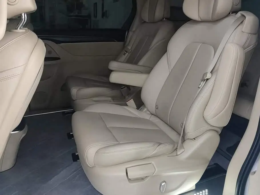 Buick GL8 2021 — Photo 11/16