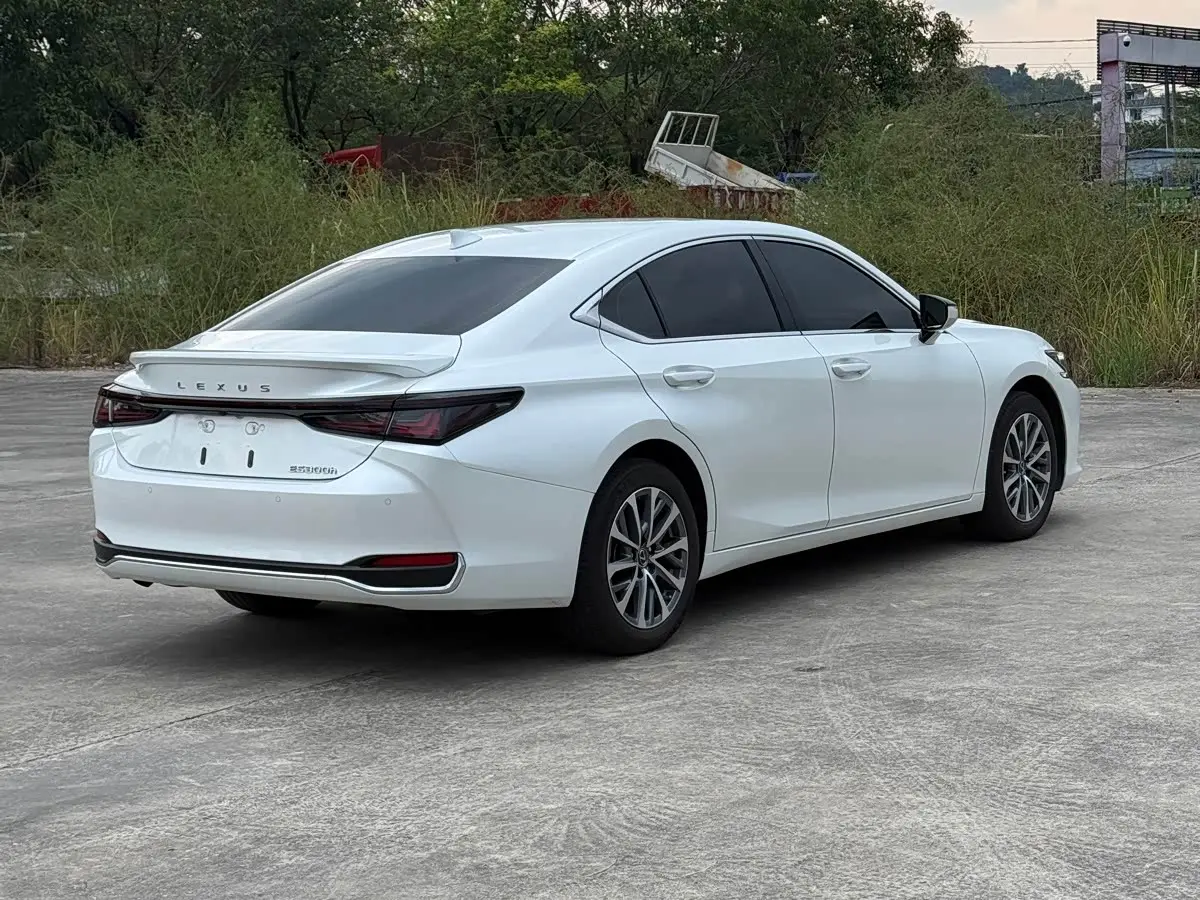 Lexus ES 2025 — Photo 16/16