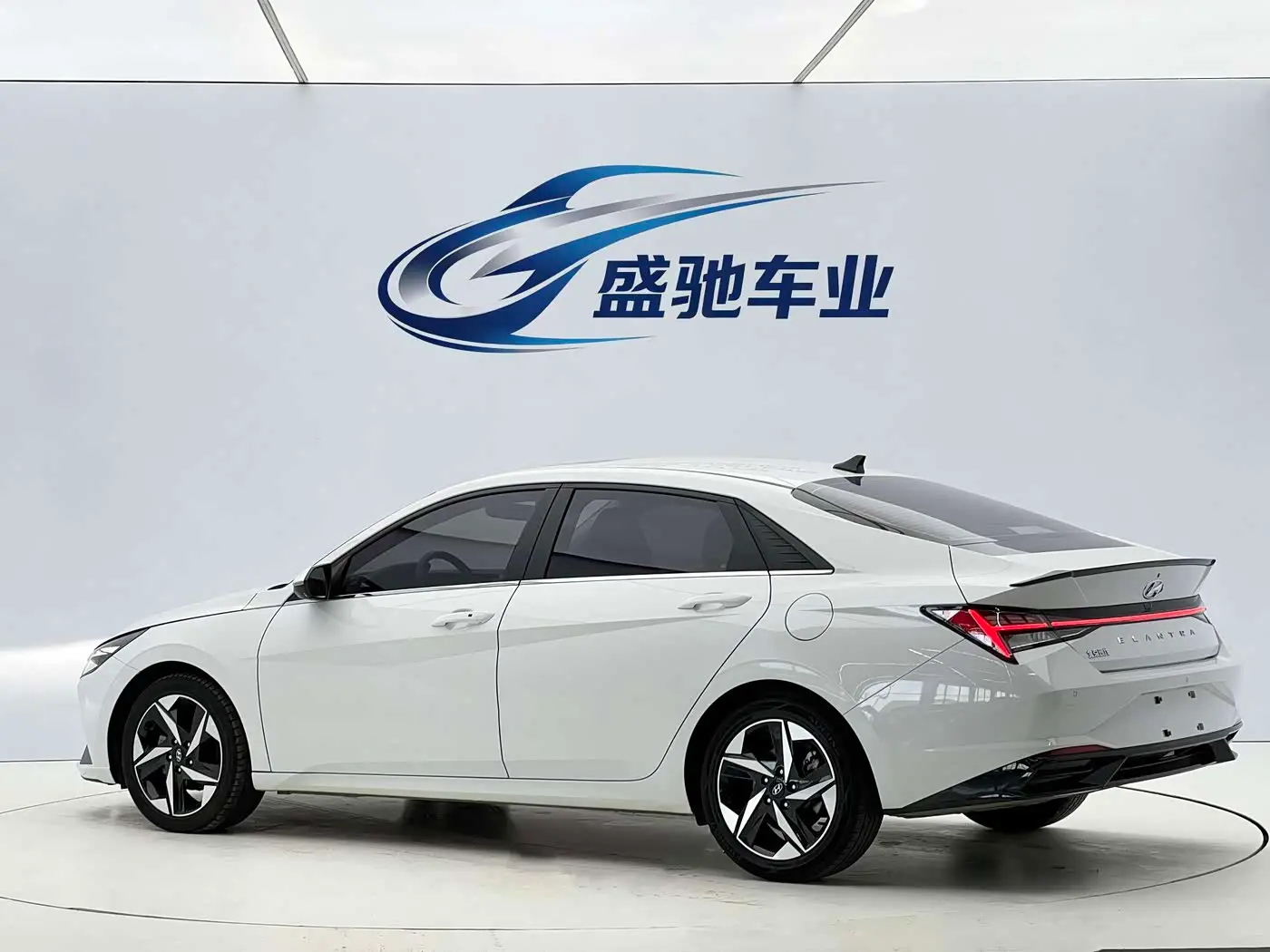 Hyundai Elantra 2023 — Photo 4/20