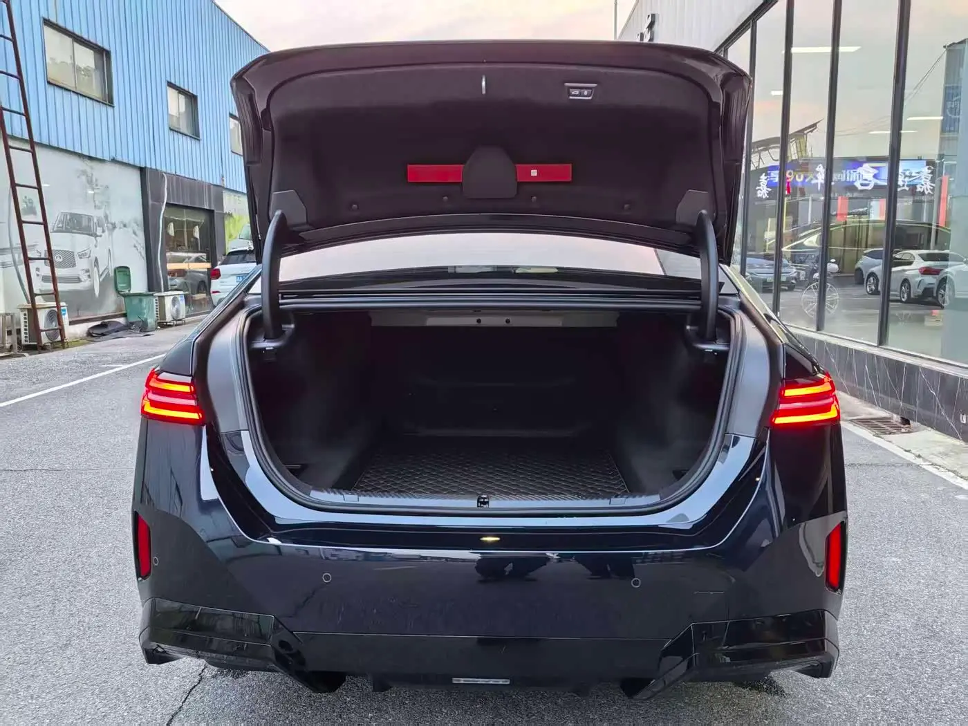 BMW 5 Series 2025 — Photo 12/20