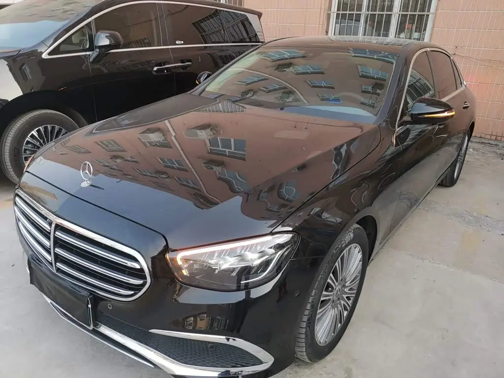 Mercedes-Benz E-Class 2022 — Photo 1/20