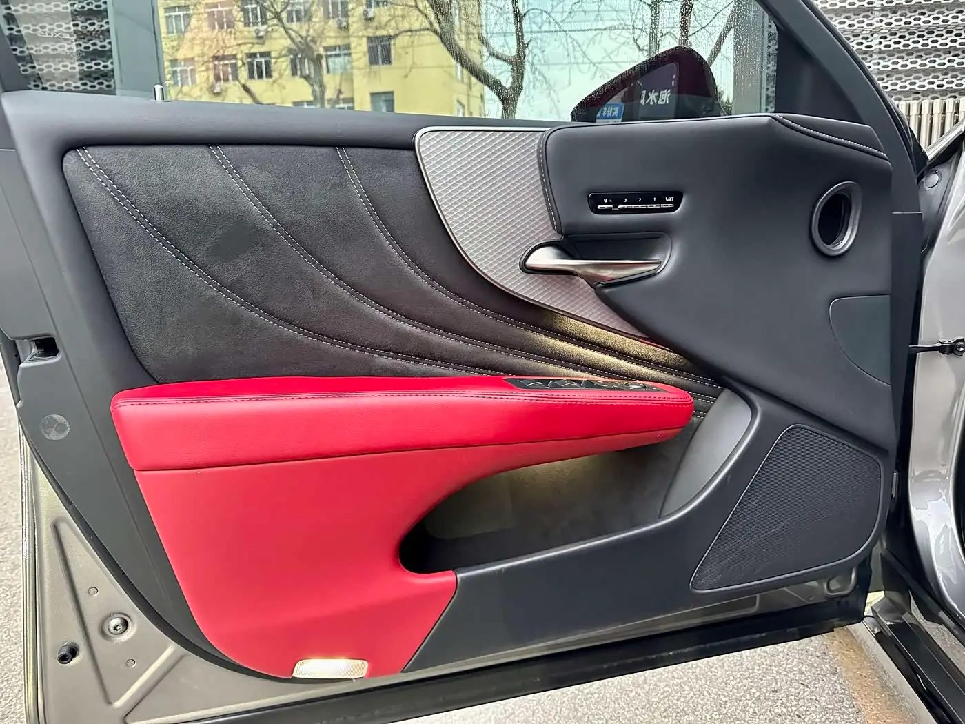 Lexus LS 2018 — Photo 6/17