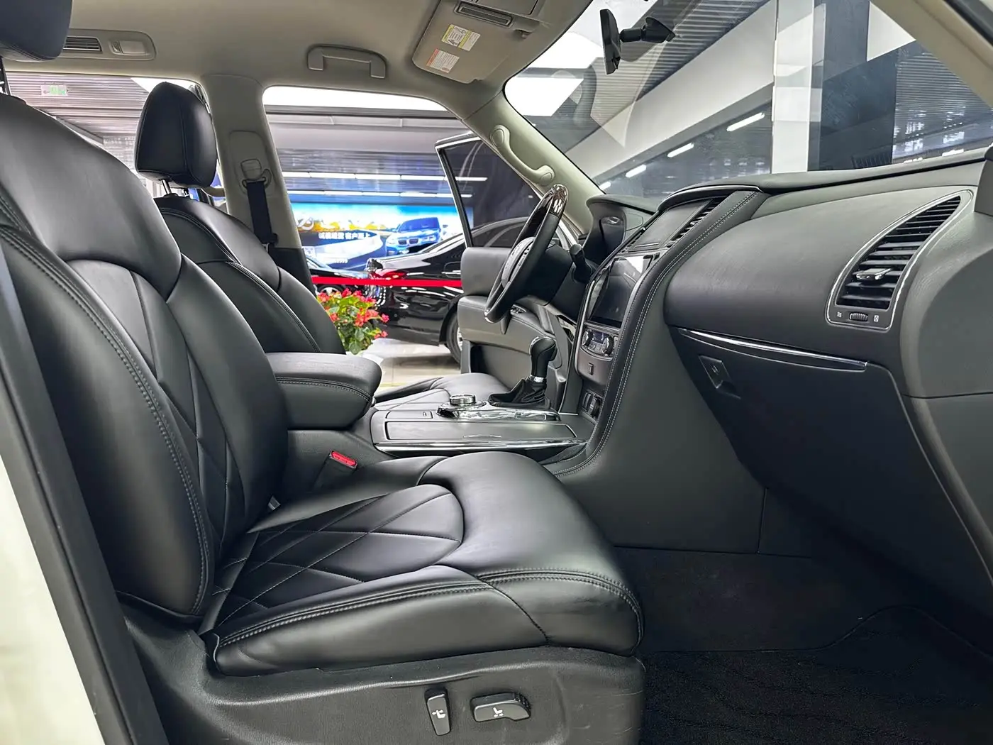 Nissan Patrol 2019 — Photo 12/14