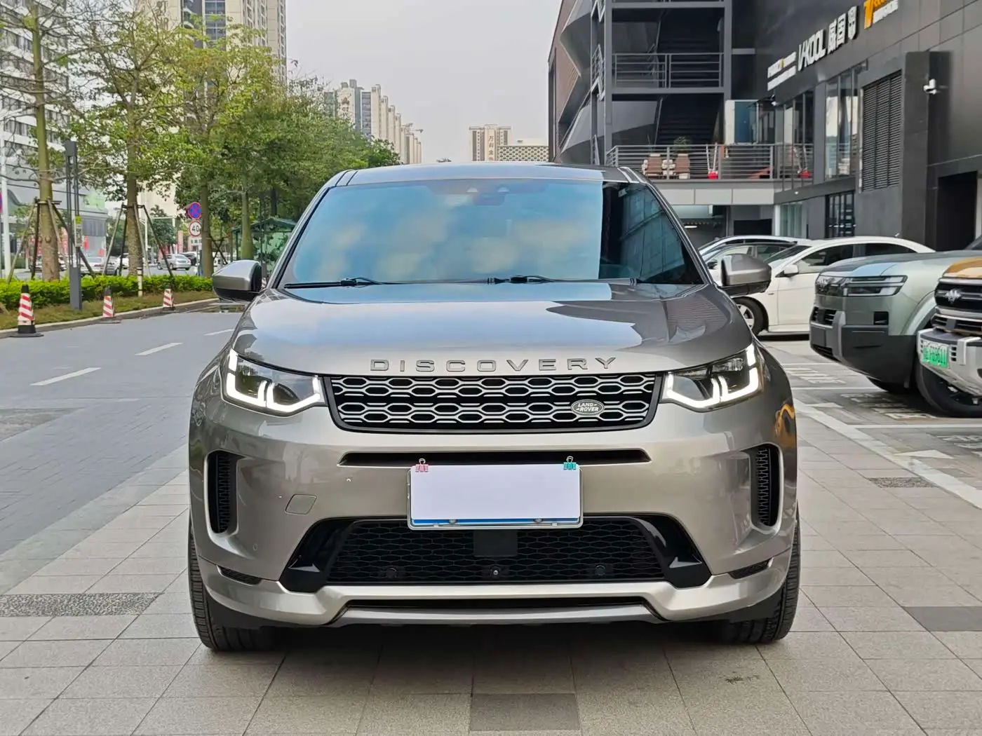 Land Rover Discovery Sport 2021 — Фото 2/20