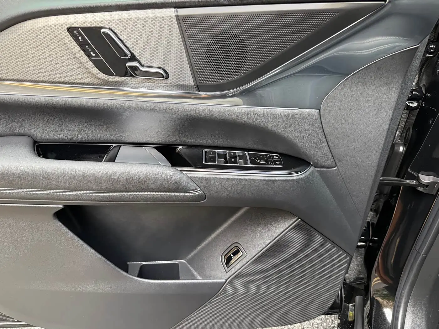 Cadillac XT5 2024 — Фото 13/20