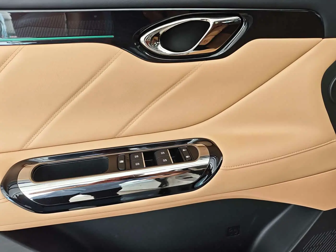 GAC Trumpchi Trumpchi E8 NEV 2024 — Фото 6/13
