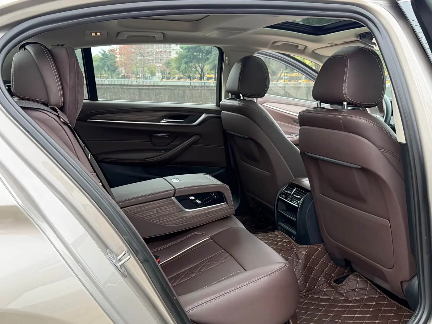 BMW 5 Series 2019 — Photo 15/20
