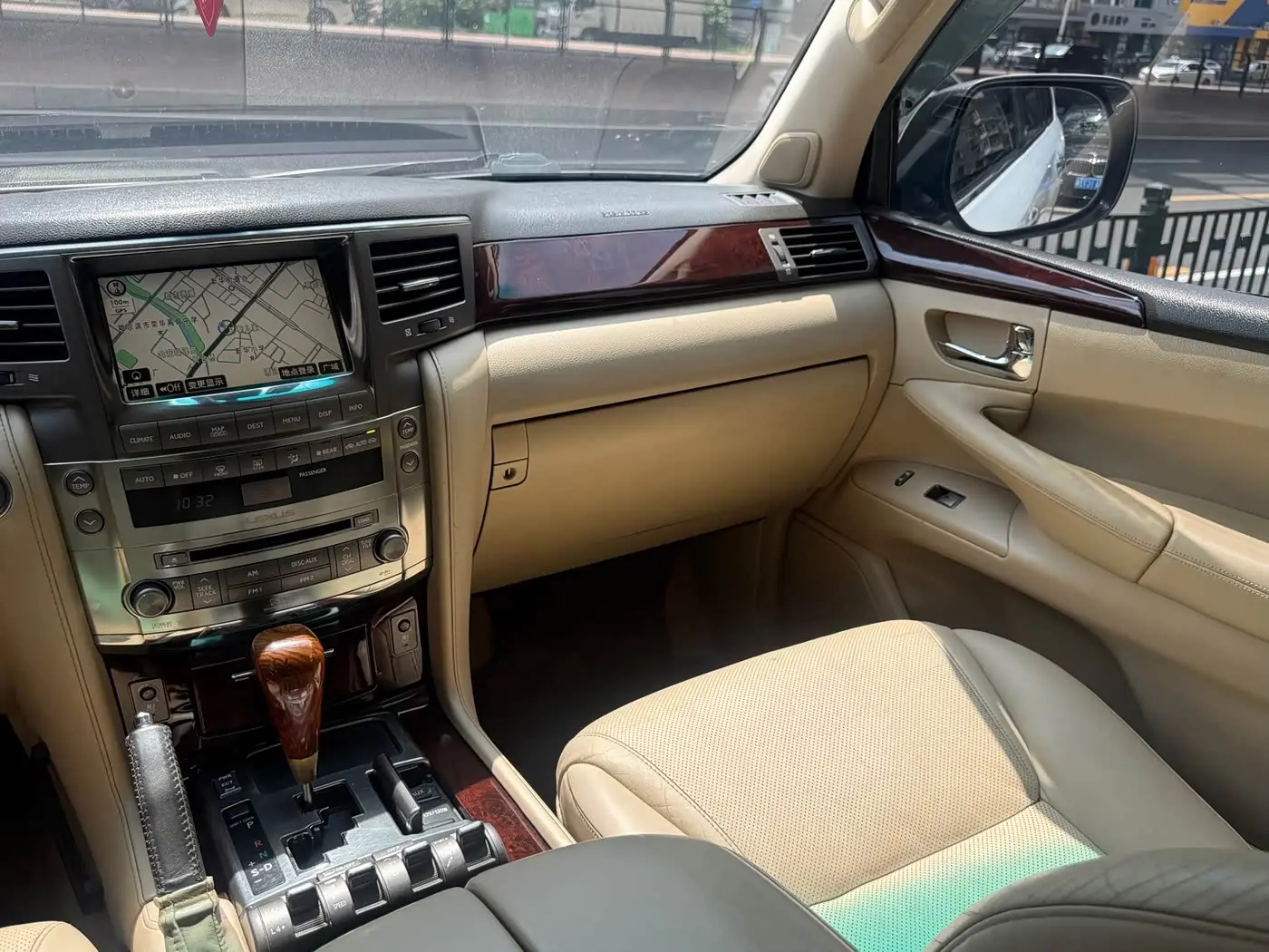 Lexus LX 2009 — Photo 11/17