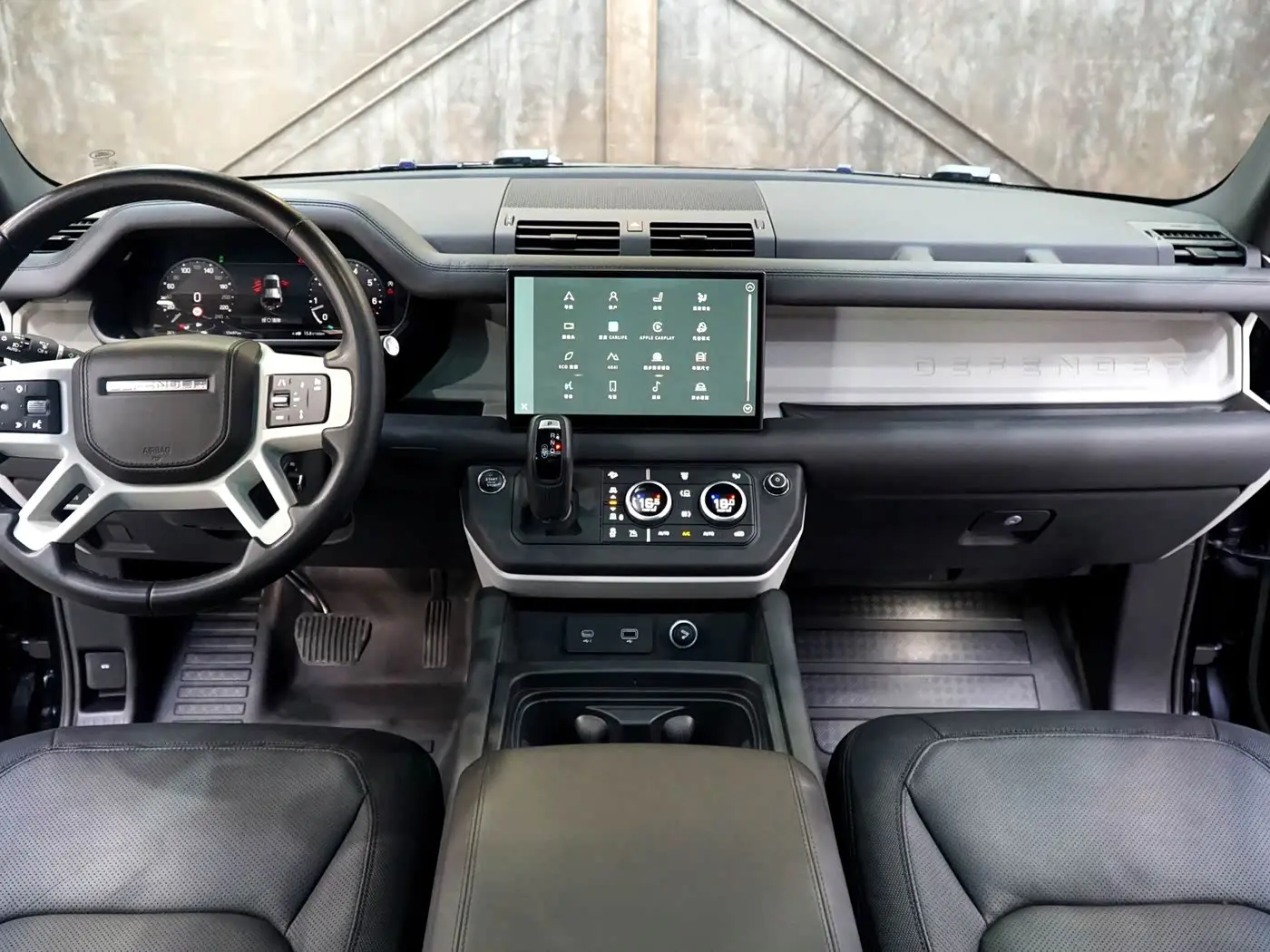 Land Rover Defender 2023 — Photo 7/20