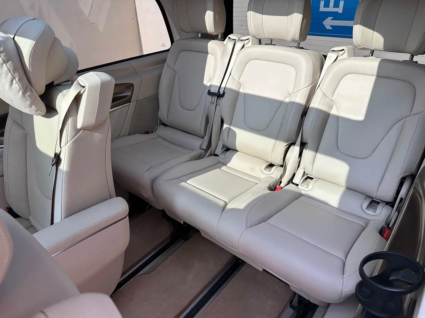 Mercedes-Benz V-Class 2021 — Photo 14/20