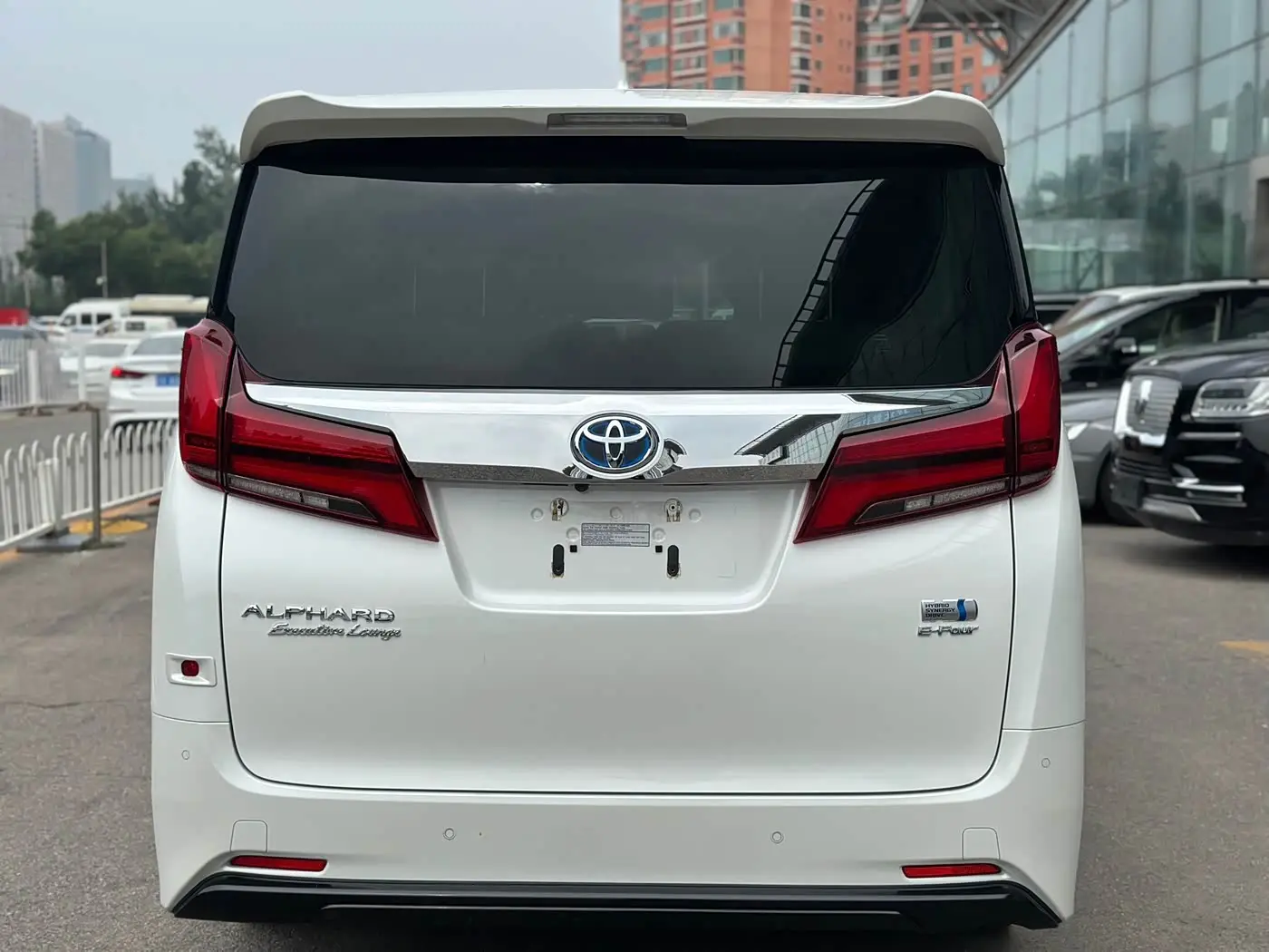 Toyota Alphard 2023 — Photo 5/20