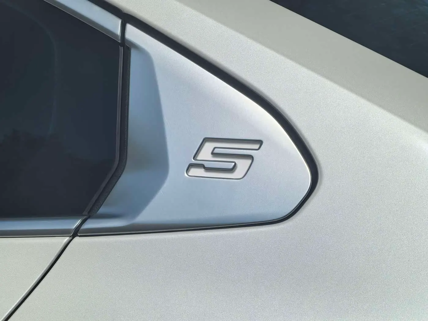 BMW 5 Series 2024 — Photo 14/15