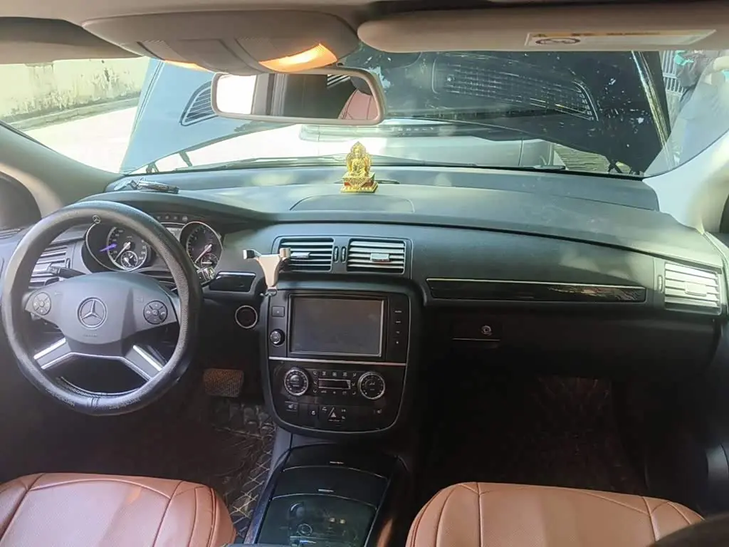 Mercedes-Benz R-Class 2017 — Photo 11/12