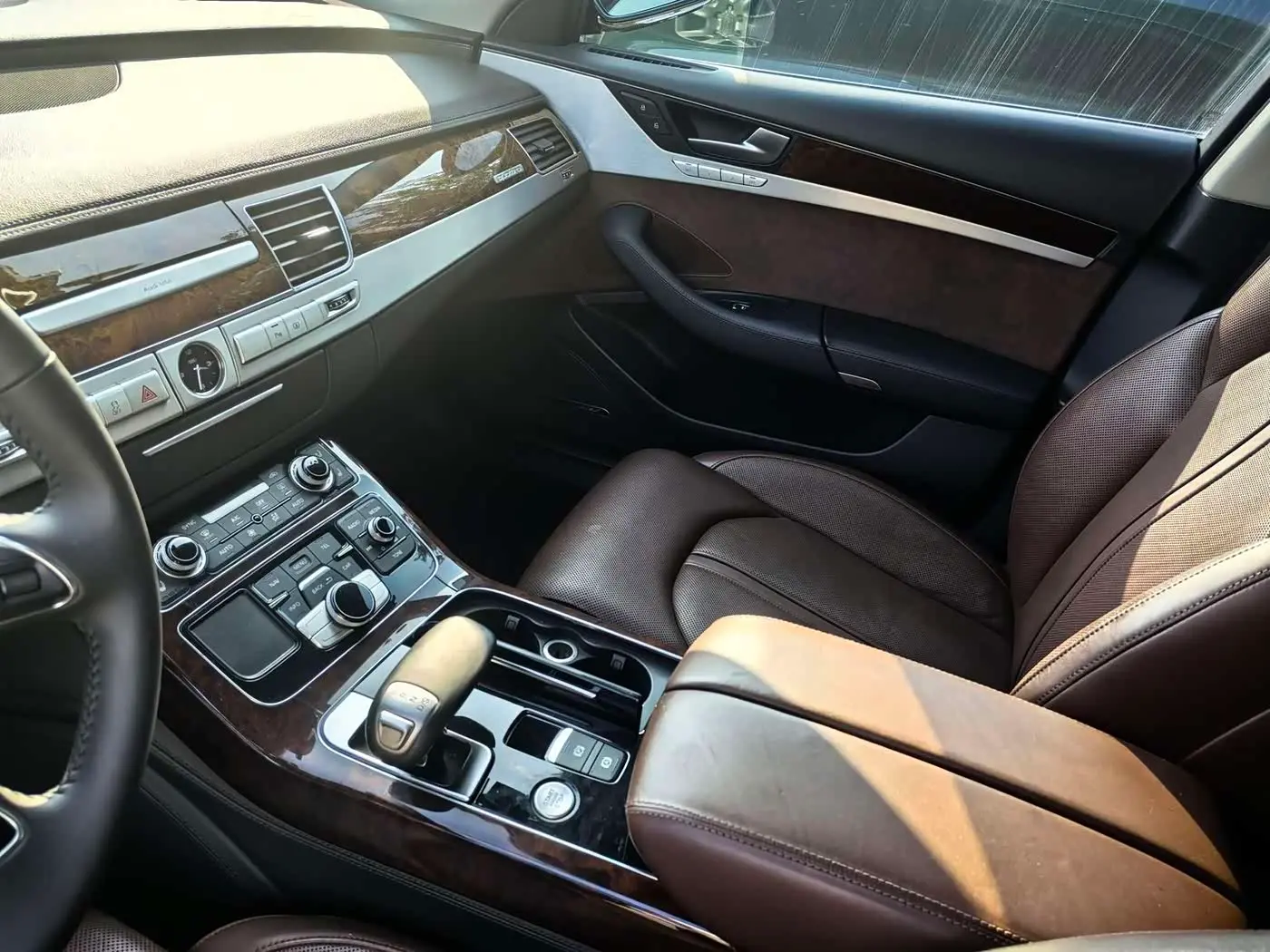 Audi A8 2014 — Photo 6/11